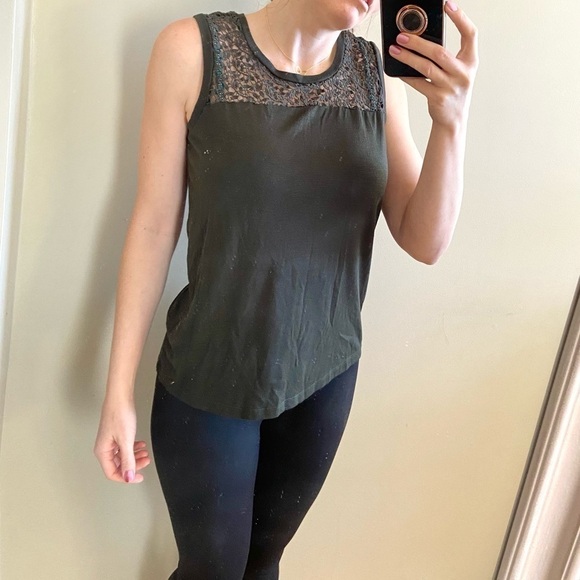 ⭐️2 FOR $20⭐️ Forest Green Tank with Crochet Details. Boho style. Medium - Picture 4 of 11